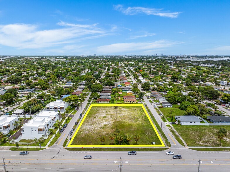 3058 NW 4th Ct, Pompano Beach, FL à vendre - Photo de l’immeuble – Image 1 sur 13