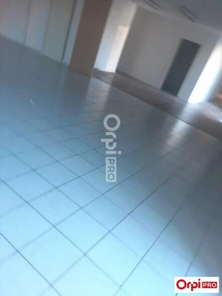 Local commercial dans Valence à louer - Photo intérieure – Image 3 sur 7