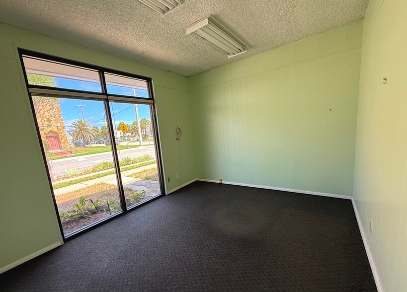 430 Oakridge Blvd, Daytona Beach, FL à vendre - Photo intérieure – Image 3 sur 8
