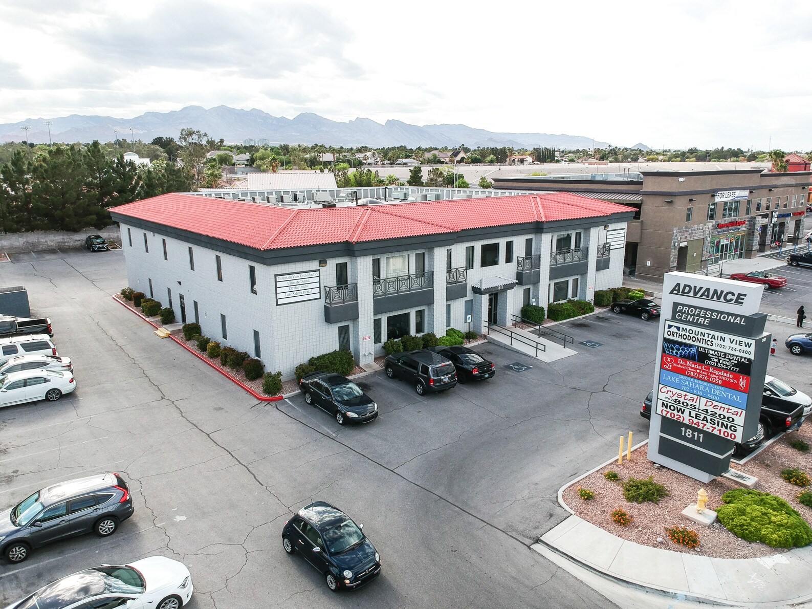 1811 S Rainbow Blvd, Las Vegas, NV à louer Photo principale– Image 1 sur 6