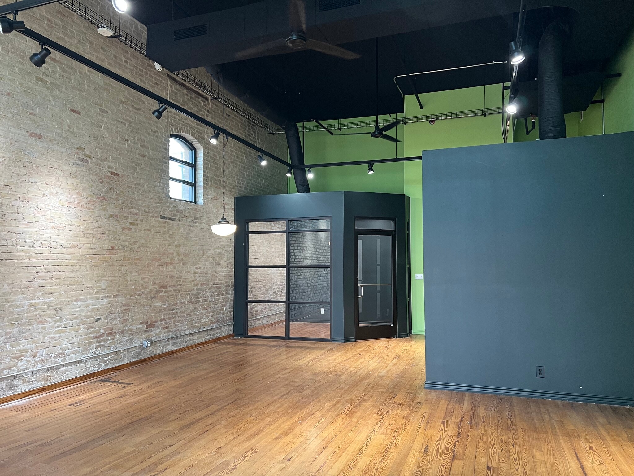 120 W 2nd St, Taylor, TX à louer Photo intérieure– Image 1 sur 14