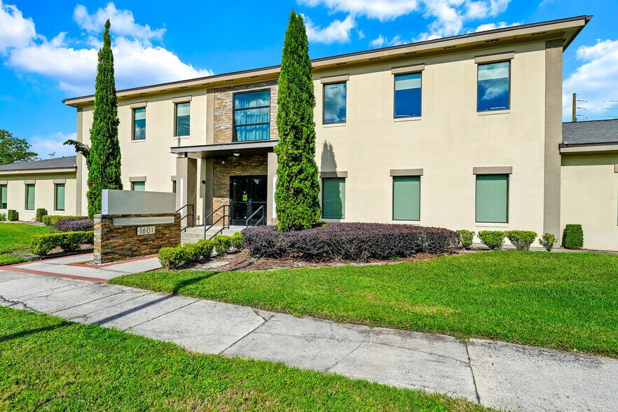 1601 W Colonial Dr, Orlando, FL à louer - Photo de l’immeuble – Image 1 sur 14
