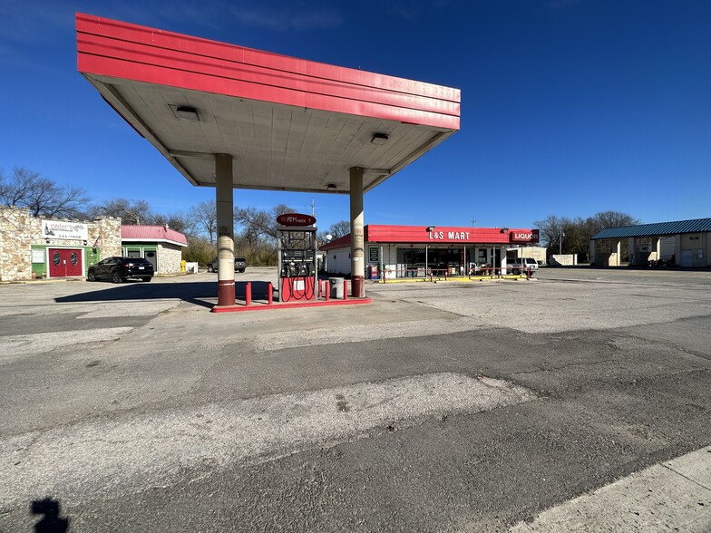908 College St, Bastrop, TX à vendre - Photo de l’immeuble – Image 2 sur 12