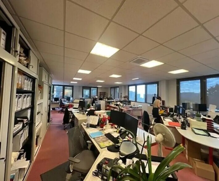 Bureau dans Val-de-Reuil à louer - Photo de l’immeuble – Image 2 sur 10