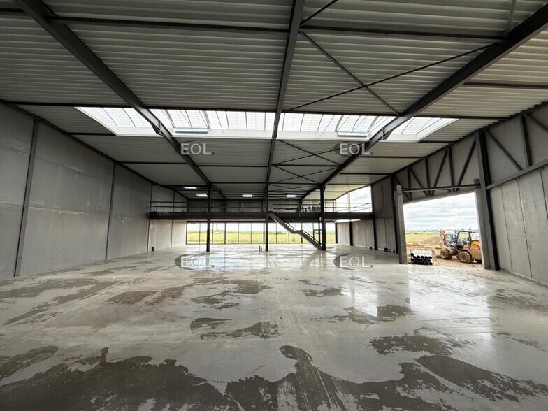Local d’activités dans Le Mesnil-Amelot à louer - Photo de l’immeuble – Image 3 sur 4