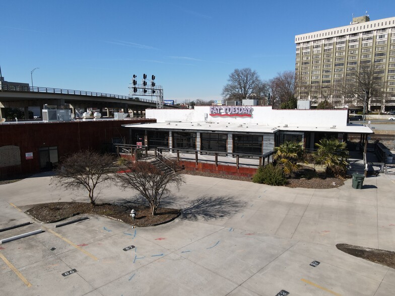 120 Barnhardt St, Greensboro, NC à louer - Photo de l’immeuble – Image 2 sur 5