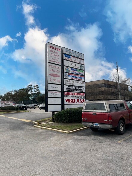 4051 Fm 1960 Rd W, Houston, TX à louer - Photo de l’immeuble – Image 3 sur 3