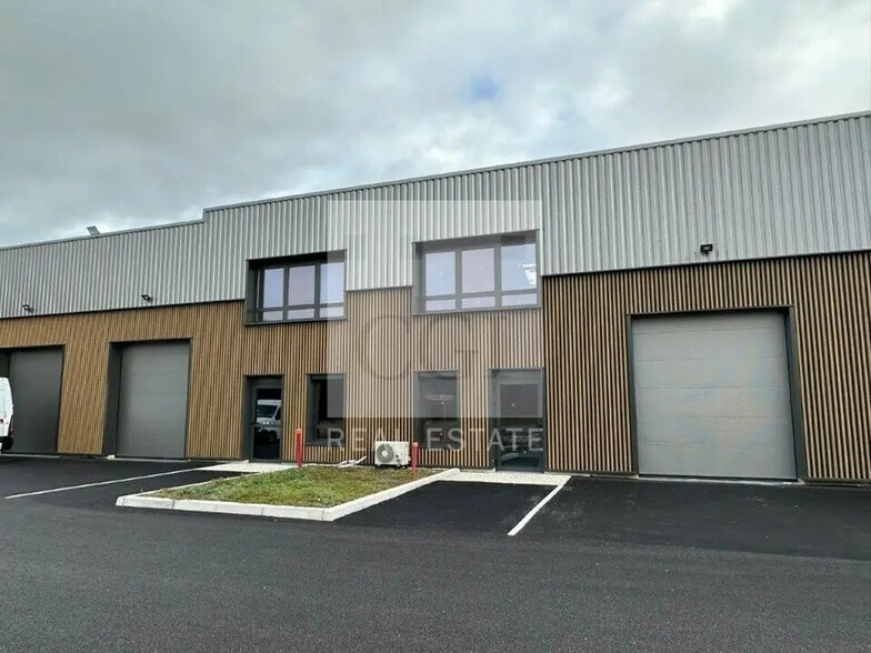 Local d'activités dans Bourgoin-Jallieu à vendre - Photo de l’immeuble – Image 1 sur 13