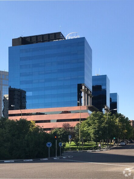 Avenida Burgos, 17, Madrid, Madrid à louer - Photo de l’immeuble – Image 2 sur 15