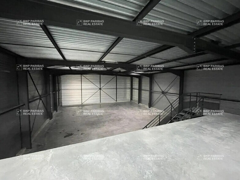 Local d’activités dans Sainte-Hélène-sur-Isère à louer - Photo de l’immeuble – Image 3 sur 9