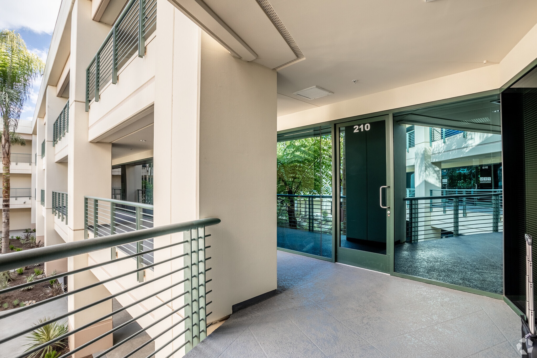 2888 Loker Ave E, Carlsbad, CA à louer Photo intérieure– Image 1 sur 14