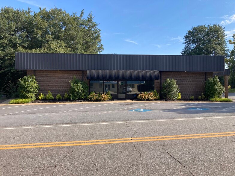 18 W Gibson St, Hartwell, GA à vendre - Photo principale – Image 1 sur 20