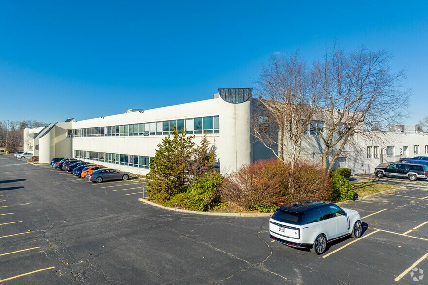 535 Broadhollow Rd, Melville, NY à louer - Photo de l’immeuble – Image 2 sur 26