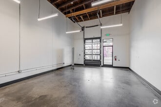 940 SE Madison St, Portland, OR à louer Photo de l’immeuble– Image 2 sur 17