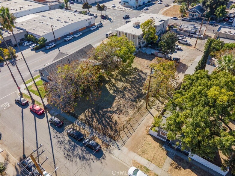 335 N Gordon St, Pomona, CA à vendre - Photo de l’immeuble – Image 3 sur 7