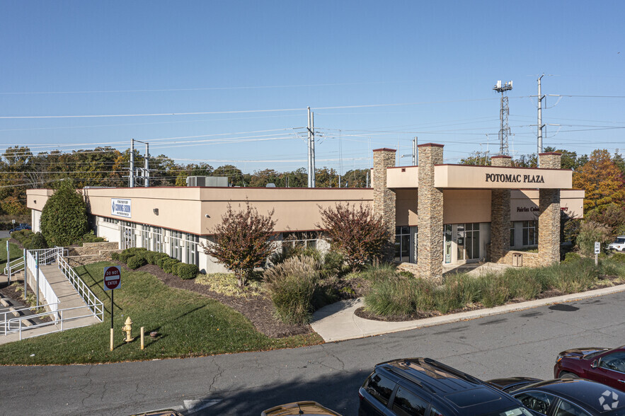 14010 Smoketown Rd, Woodbridge, VA à louer - Photo de l’immeuble – Image 3 sur 19