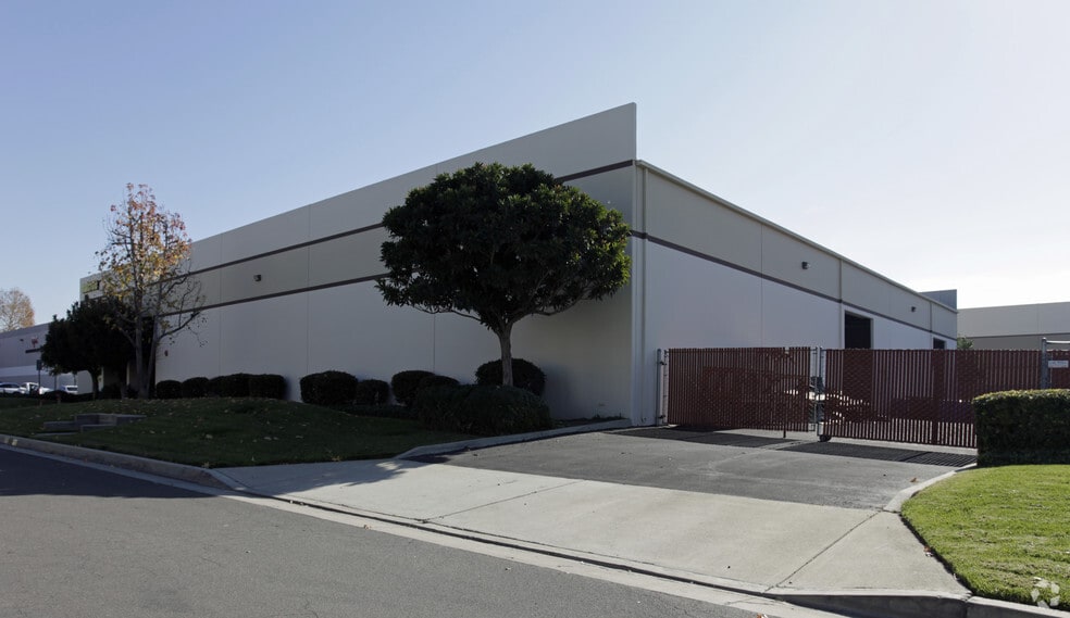 4849 Murrieta St, Chino, CA à vendre - Photo de l’immeuble – Image 2 sur 12