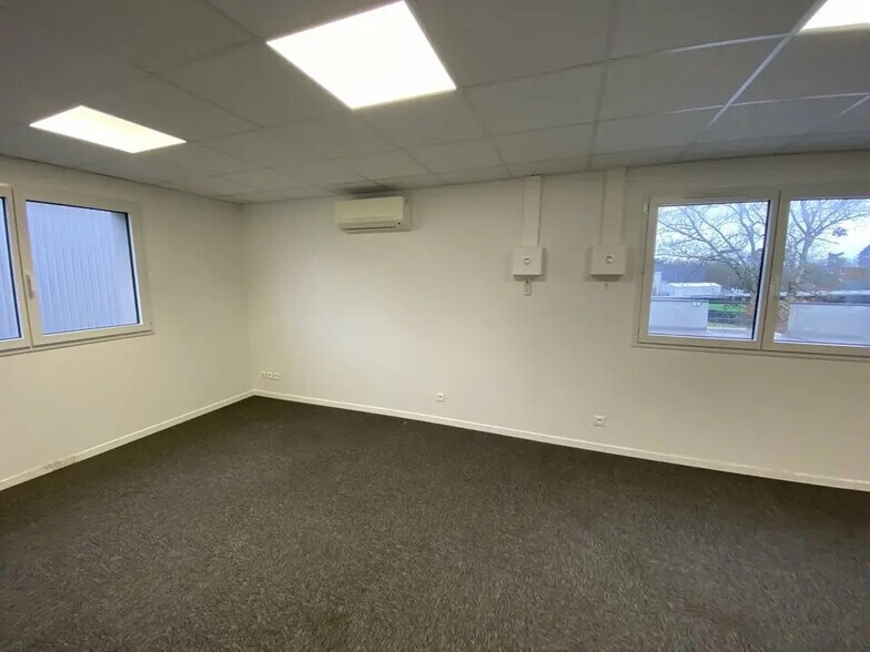 Bureau dans Pompignac à louer - Photo de l’immeuble – Image 2 sur 8