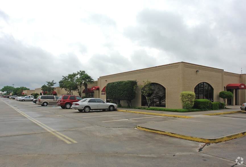 5207-5212 Essen Ln, Baton Rouge, LA à louer - Photo principale – Image 1 sur 24