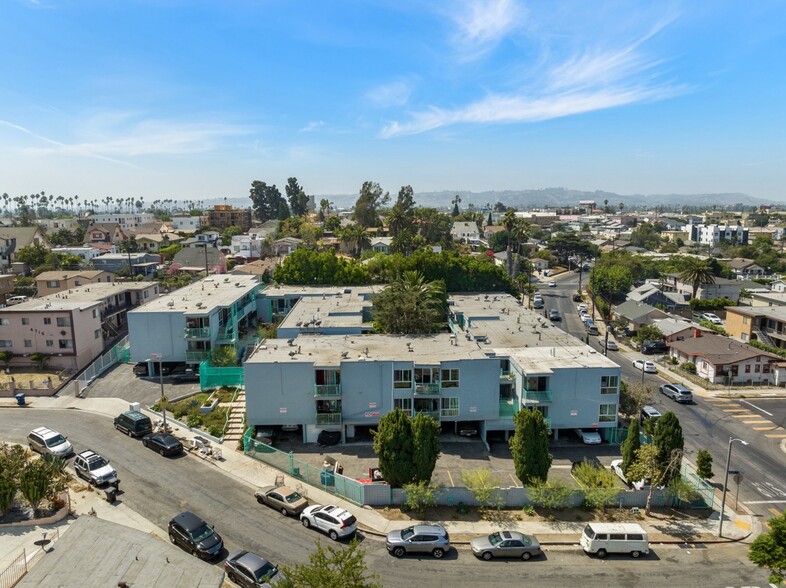 1776 S Rimpau Blvd, Los Angeles, CA à vendre - Photo de l’immeuble – Image 2 sur 11