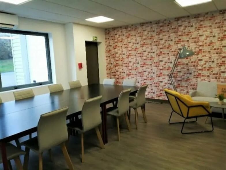 Bureau dans BERD'HUIS à louer - Photo de l’immeuble – Image 2 sur 4