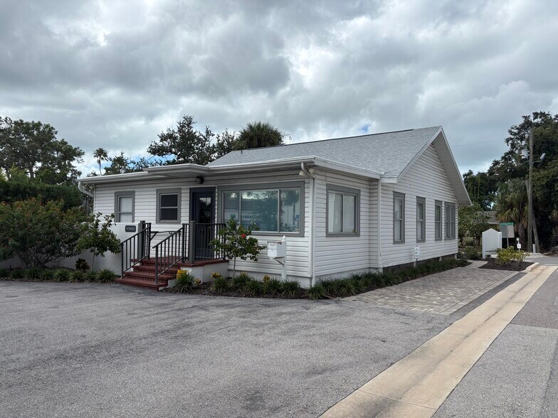535 Lafayette Ct, Sarasota, FL à louer - Photo de l’immeuble – Image 1 sur 18