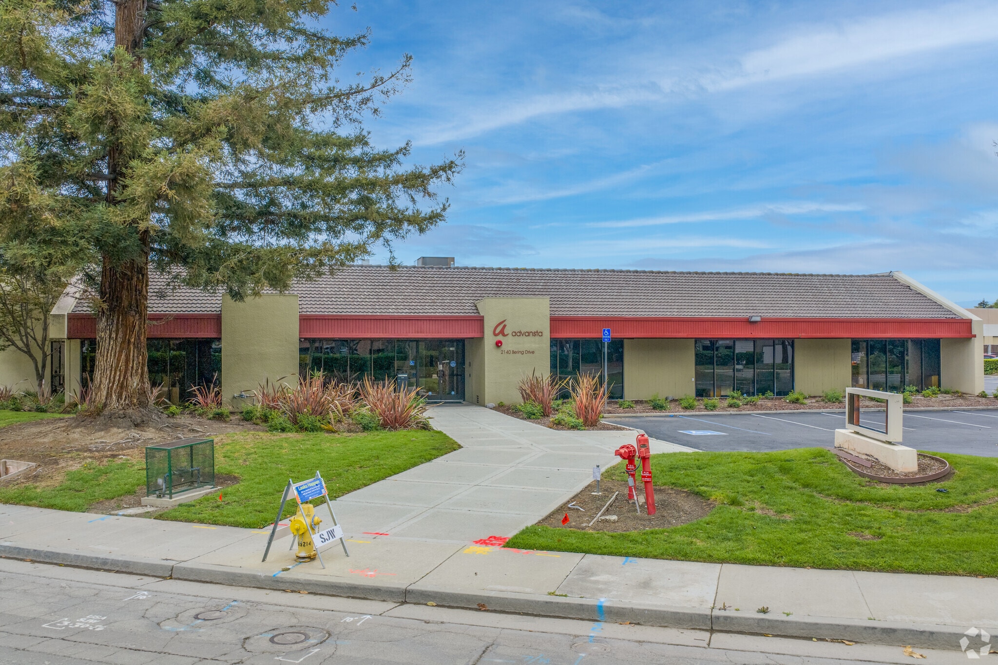 2140-2150 Bering Dr, San Jose, CA à louer Photo principale– Image 1 sur 8