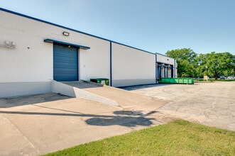 9040 Viscount Row, Dallas, TX à louer Photo de l’immeuble– Image 1 sur 6