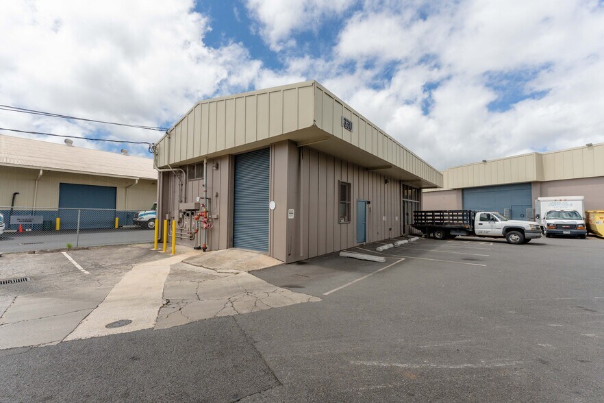 2290 Alahao Pl, Honolulu, HI à louer - Photo de l’immeuble – Image 2 sur 36