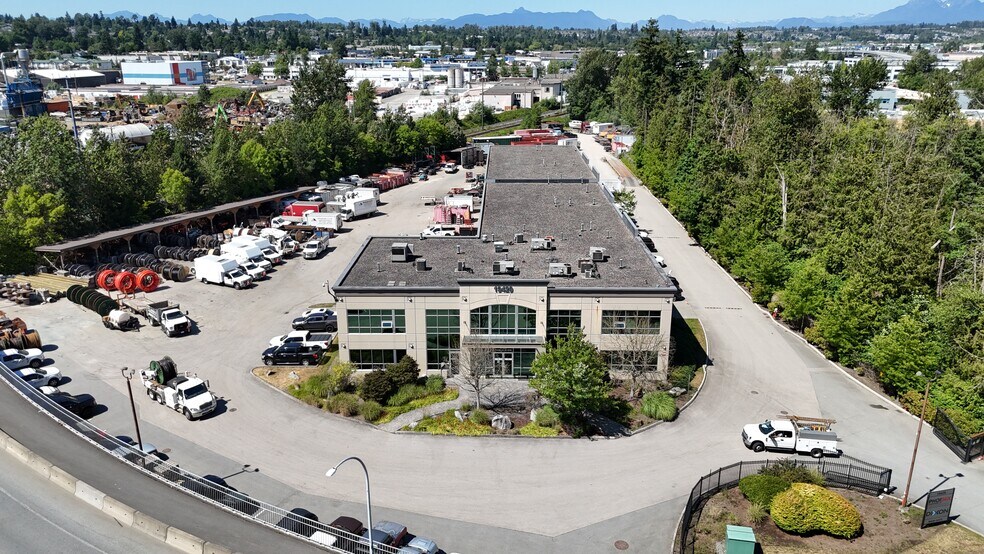 19429 54th Ave, Surrey, BC à vendre - Photo de l’immeuble – Image 1 sur 18
