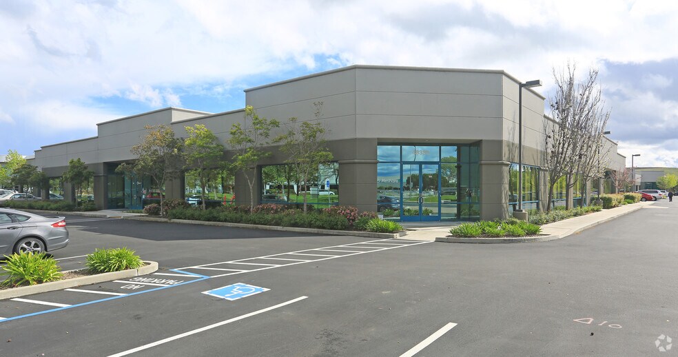 48389 Fremont Blvd, Fremont, CA à louer - Photo de l’immeuble – Image 2 sur 13