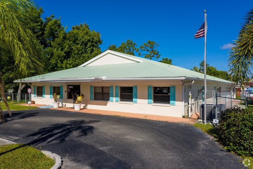 19660 S Tamiami Trl, Fort Myers, FL à vendre - Photo principale – Image 2 sur 12