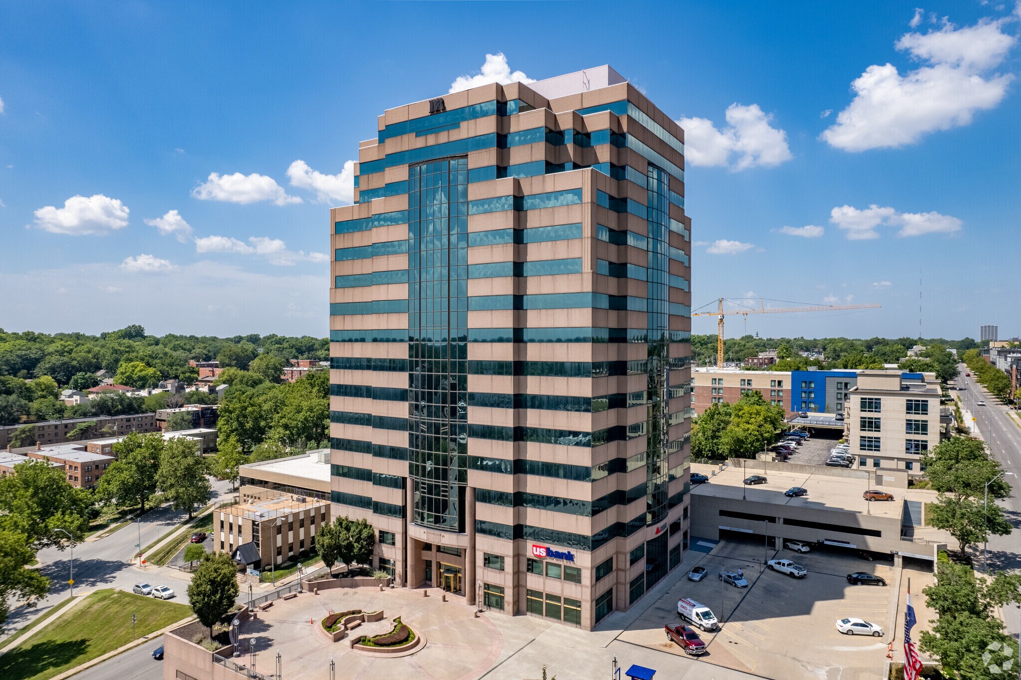 4600 Madison Ave, Kansas City, MO à louer Photo de l’immeuble– Image 1 sur 5