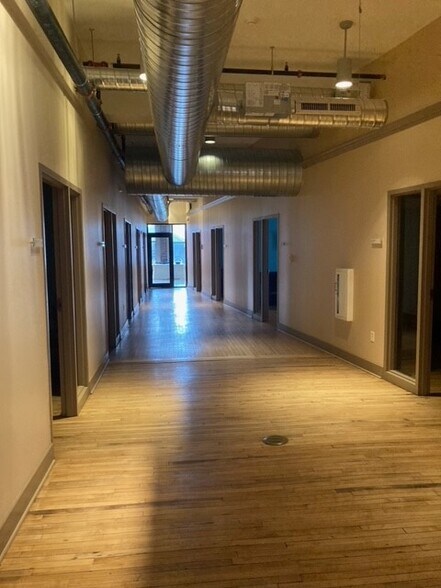 686 Main St, Buffalo, NY à louer - Photo intérieure – Image 3 sur 70