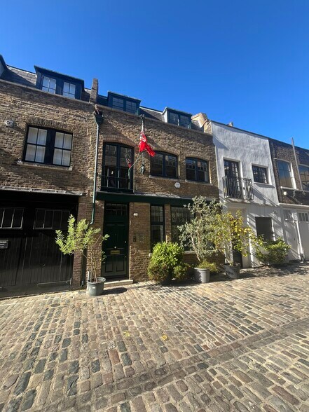 27A Brownlow Mews, Londres à louer - Photo de l’immeuble – Image 1 sur 9
