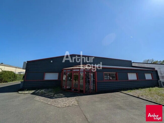 Plus de détails pour Local d’activités à vendre