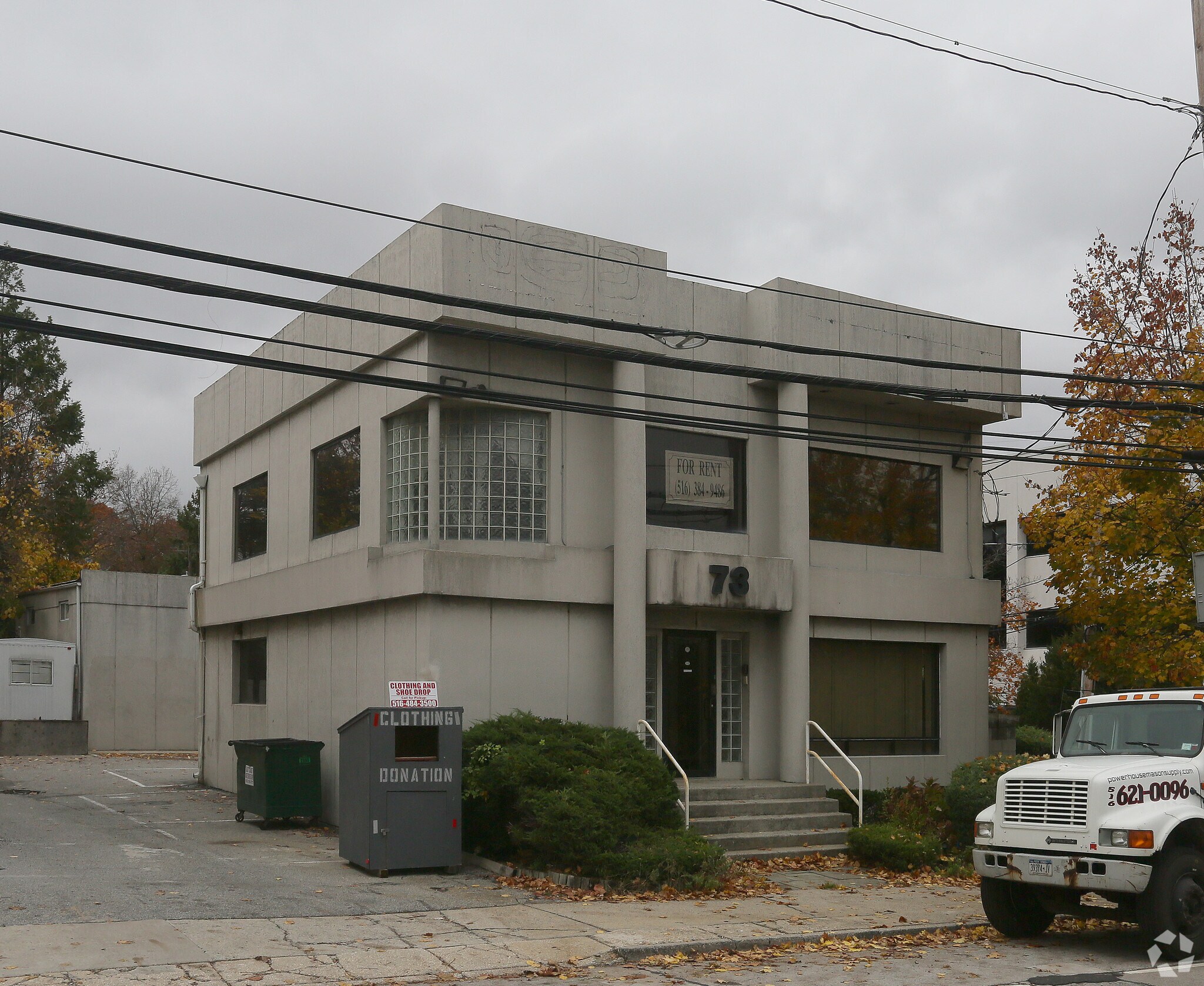 73 Powerhouse Rd, Roslyn Heights, NY à louer Photo principale– Image 1 sur 69