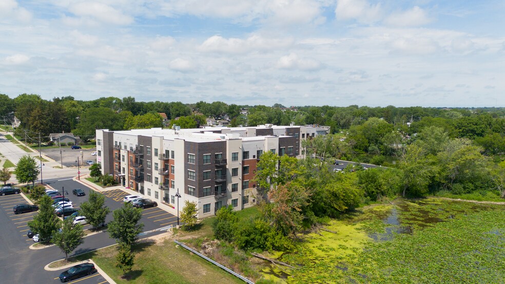 355 N La Fox St, South Elgin, IL à vendre - Photo de l’immeuble – Image 2 sur 16