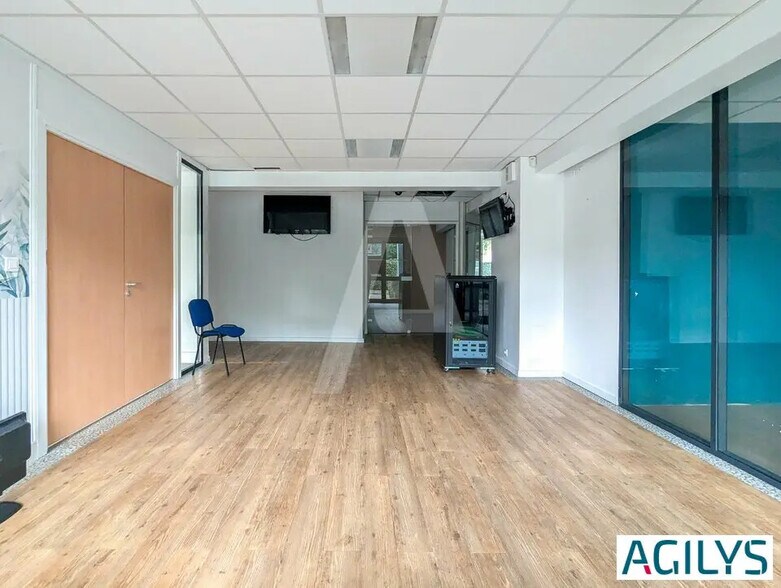 Bureau dans Massy à vendre - Photo de l’immeuble – Image 2 sur 13