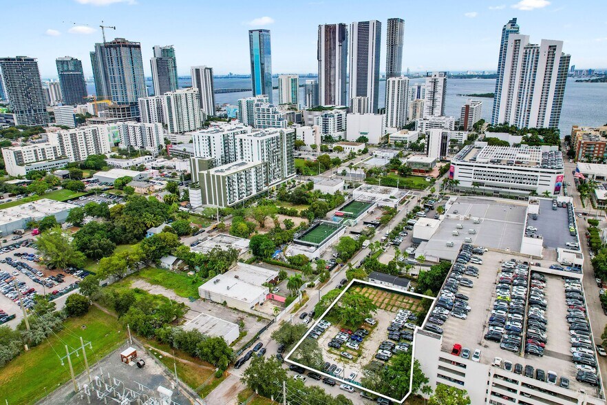 100-118 NE 21st St, Miami, FL à vendre - Photo de l’immeuble – Image 2 sur 10