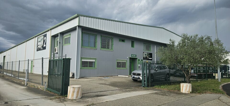 Industriel/Logistique dans Monteux à louer - Photo de l’immeuble – Image 2 sur 12