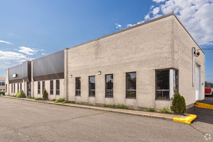679-701 Av Meloche, Dorval, QC à louer - Photo de l’immeuble – Image 2 sur 7