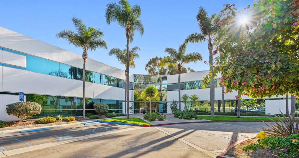 2035 corte del nogal, Carlsbad, CA à louer - Photo de l’immeuble – Image 1 sur 15