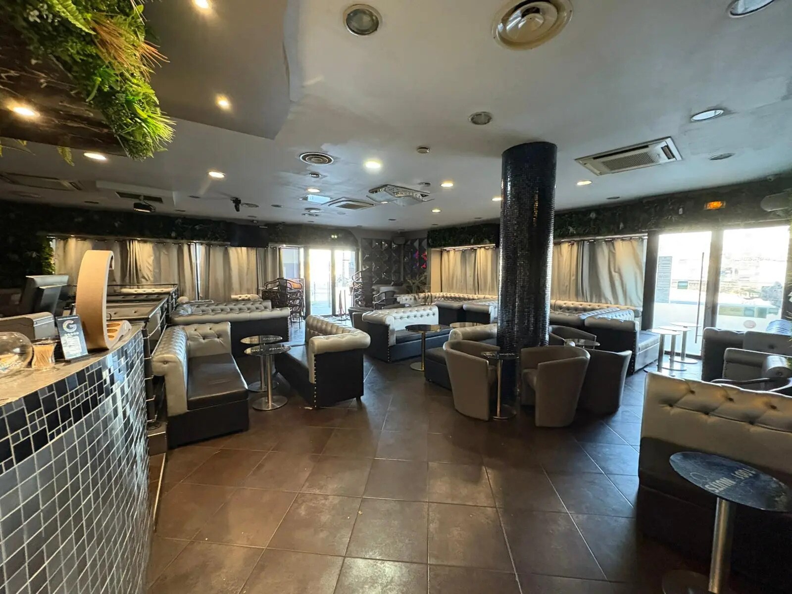 Local commercial dans Paris à vendre Photo intérieure– Image 1 sur 6