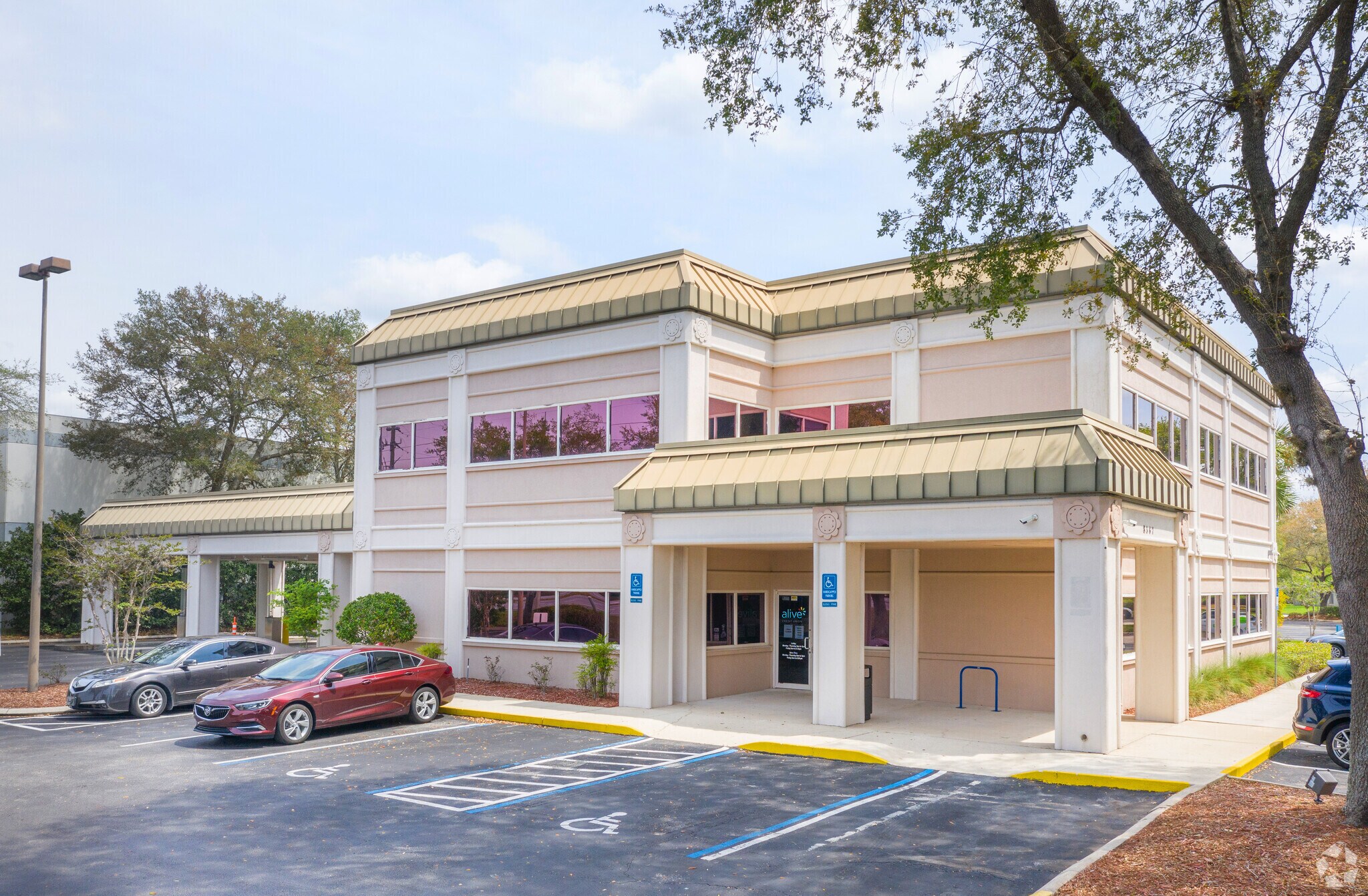 8367 Baymeadows Way, Jacksonville, FL à louer Photo principale– Image 1 sur 4