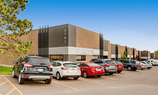 2711 W Oxford Ave, Englewood, CO à louer - Photo de l’immeuble – Image 2 sur 6