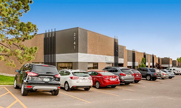 2721 W Oxford Ave, Englewood, CO à louer - Photo de l’immeuble – Image 2 sur 6