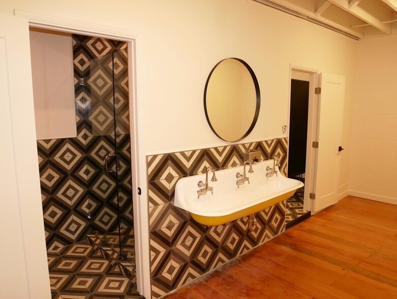 141 N Ventura Ave, Ventura, CA à louer - Photo de l’immeuble – Image 2 sur 10