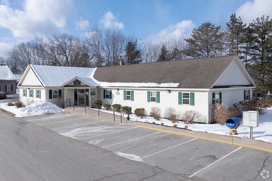 11 Daigle Ln, Sanford, ME à vendre - Photo principale – Image 1 sur 3