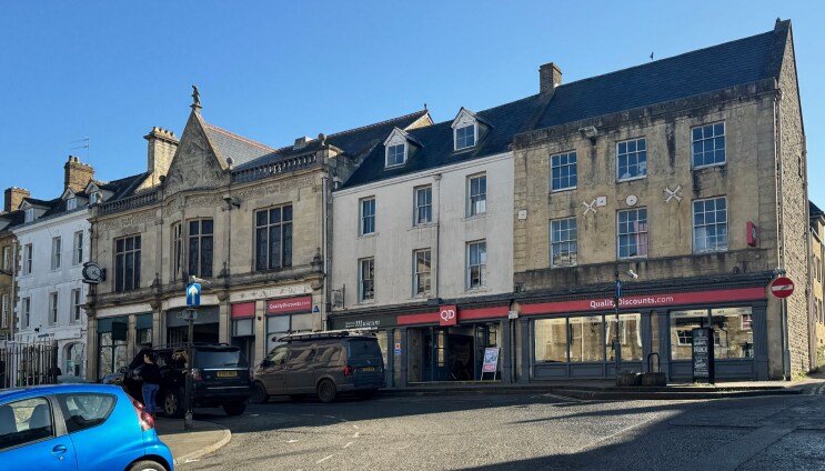 Prime retail and residential investment portefeuille de 5 biens à vendre sur LoopNet.fr - Photo de l’immeuble – Image 3 sur 7